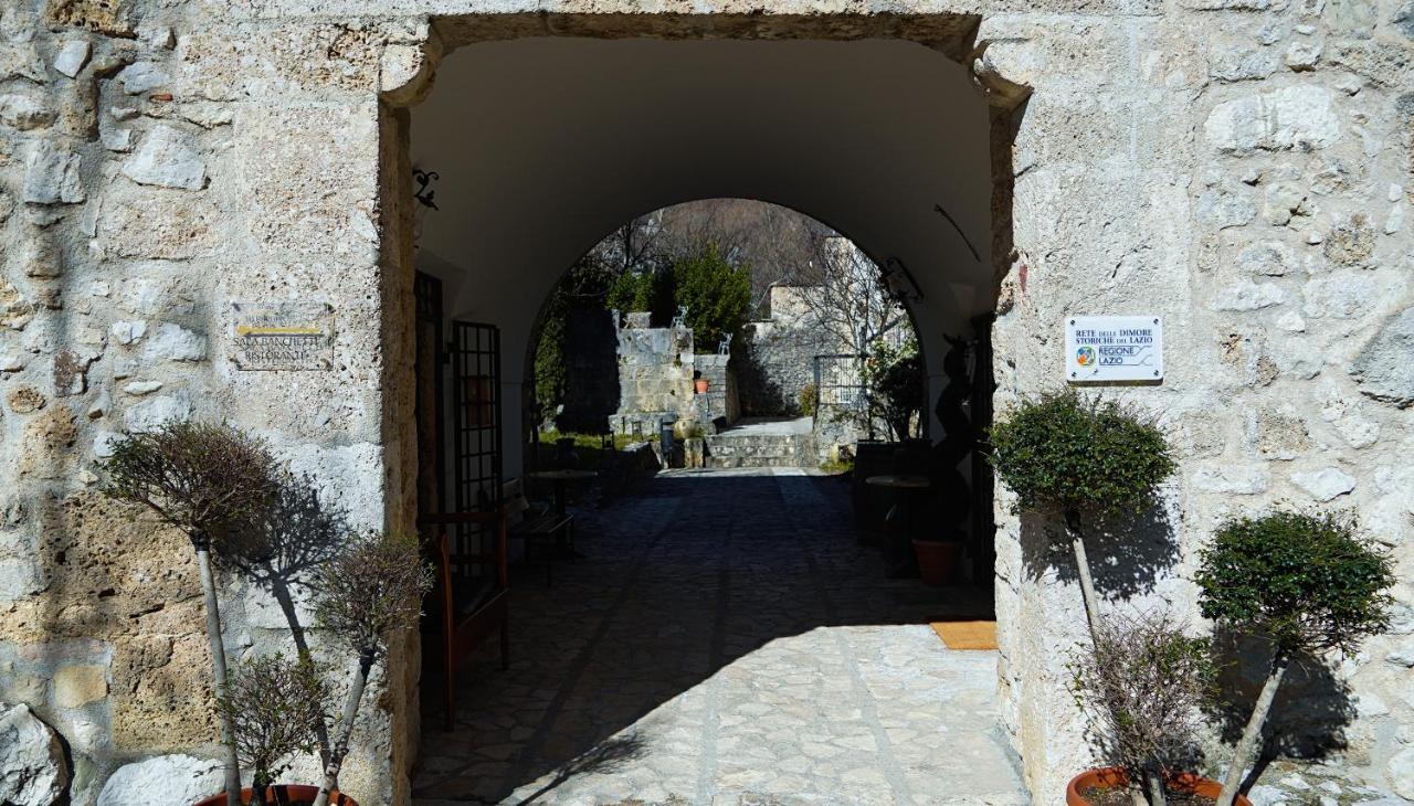 Abbazia Ss. Quirico E Giulitta Hotel Micigliano Luaran gambar