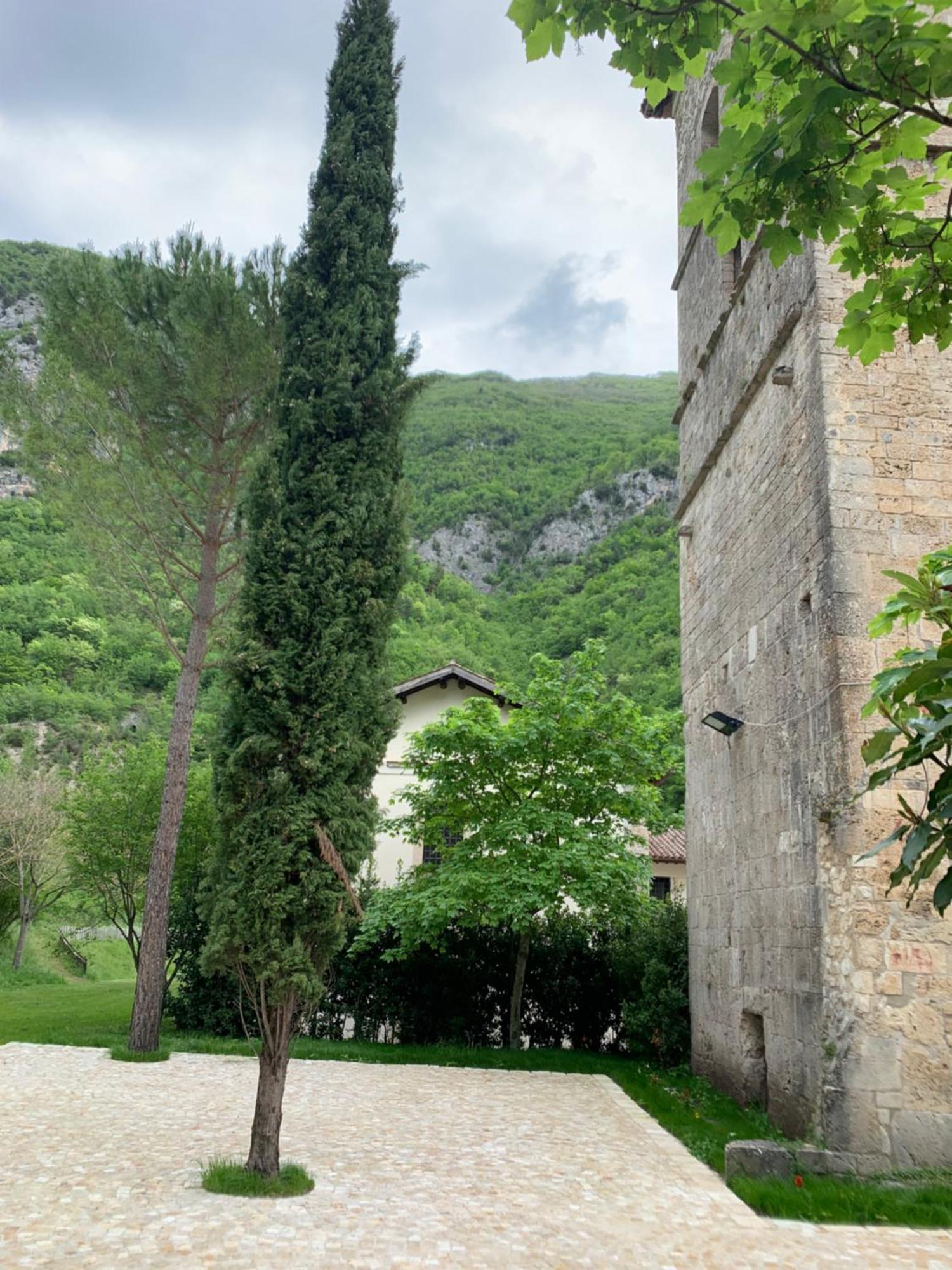 Abbazia Ss. Quirico E Giulitta Hotel Micigliano Luaran gambar